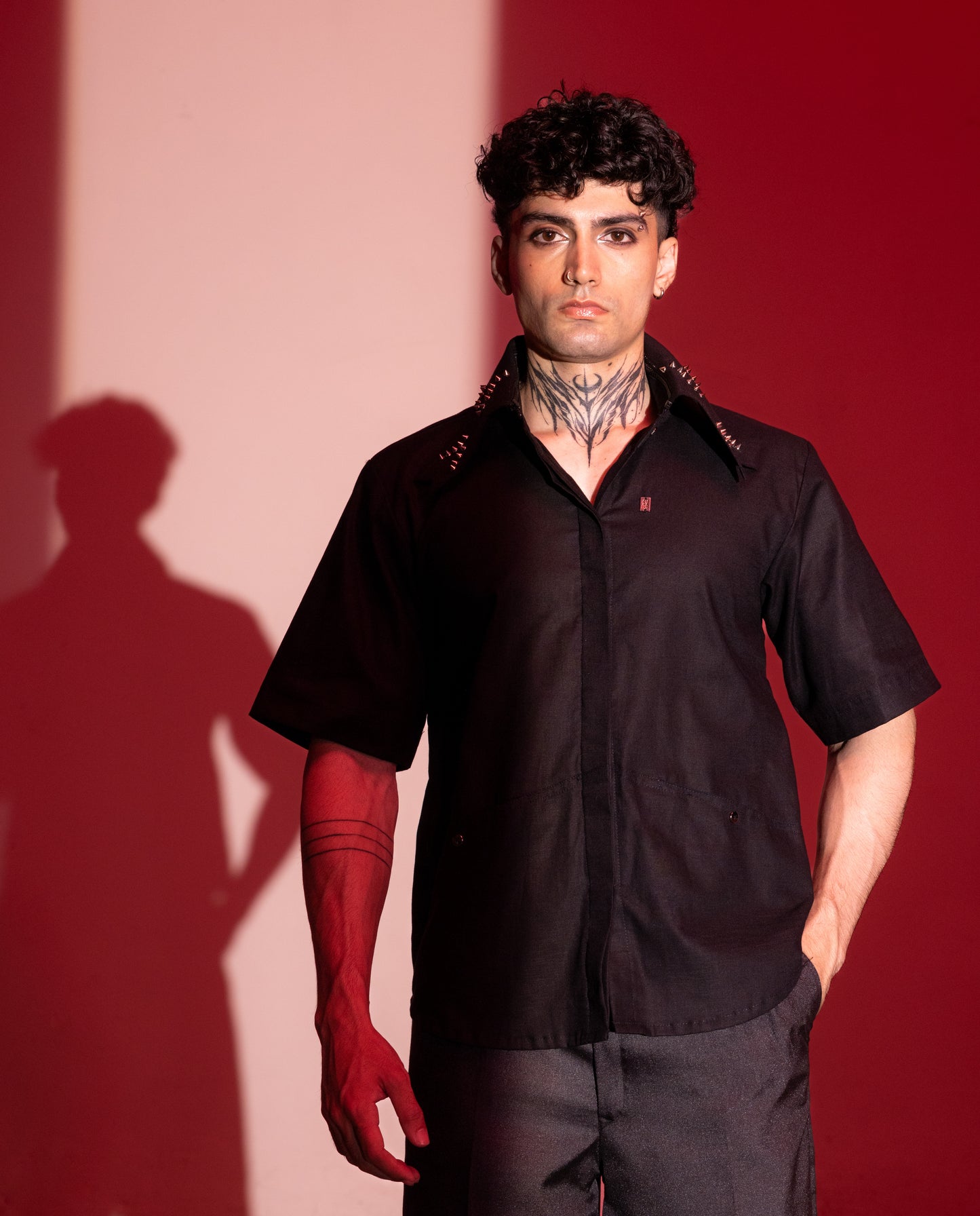 Camisa de lino con cuello desmontable - Negra