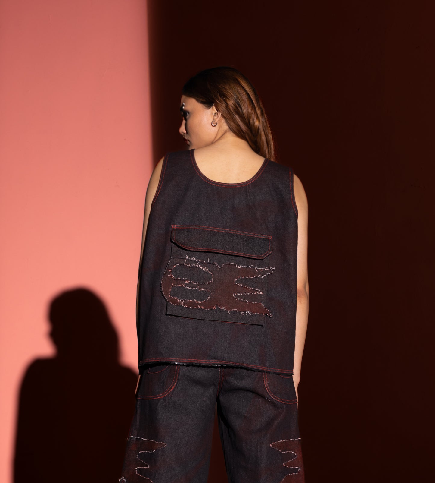 Chaleco tote de mezclilla rojo