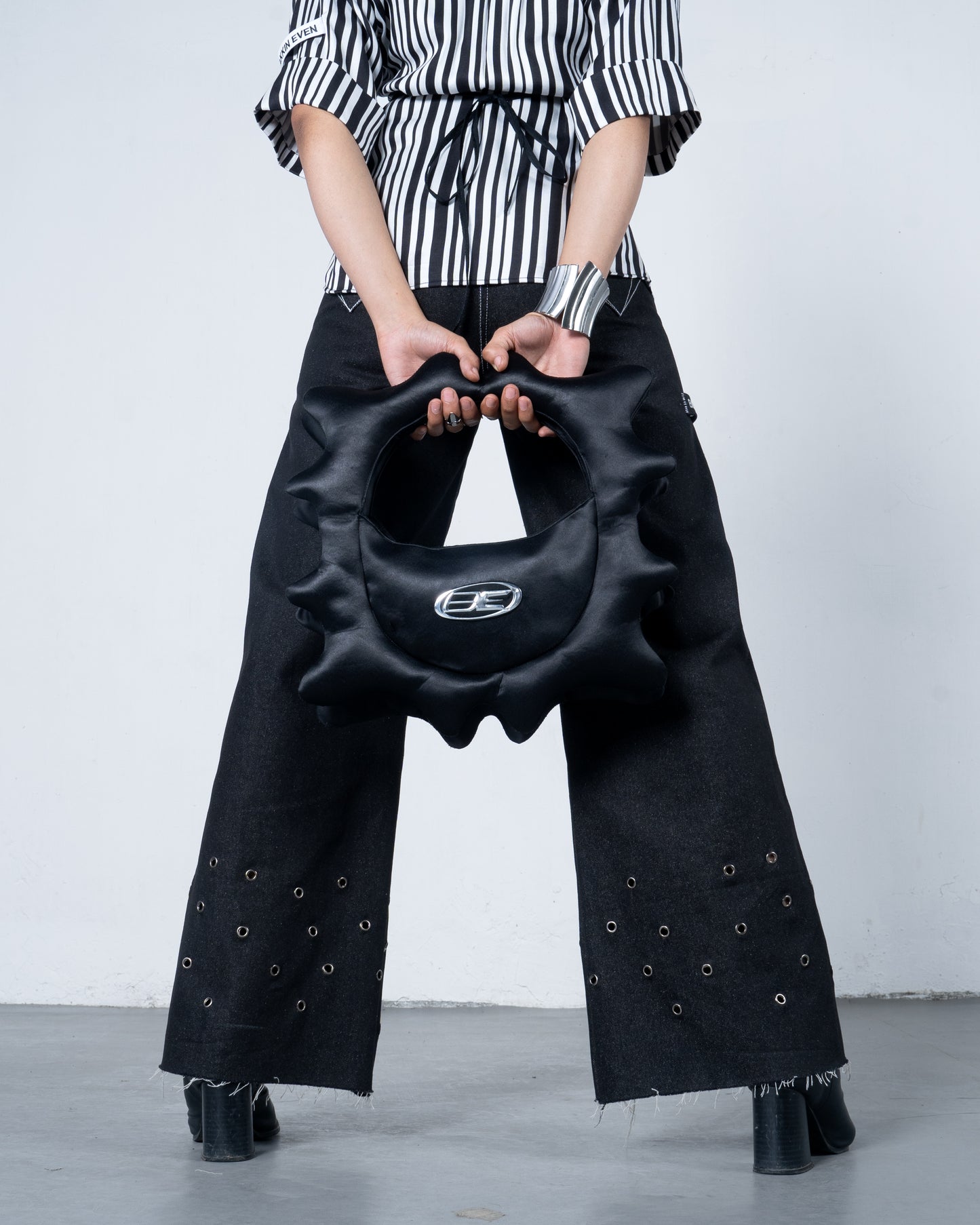 Waves Puffer Bag