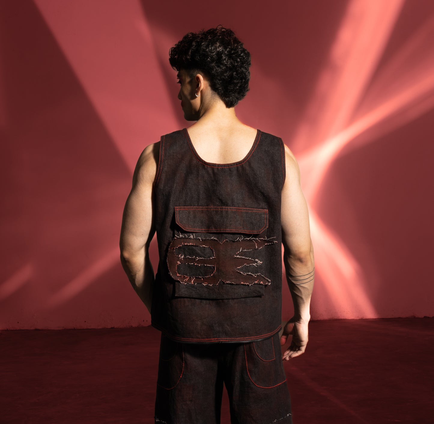 Chaleco tote de mezclilla rojo