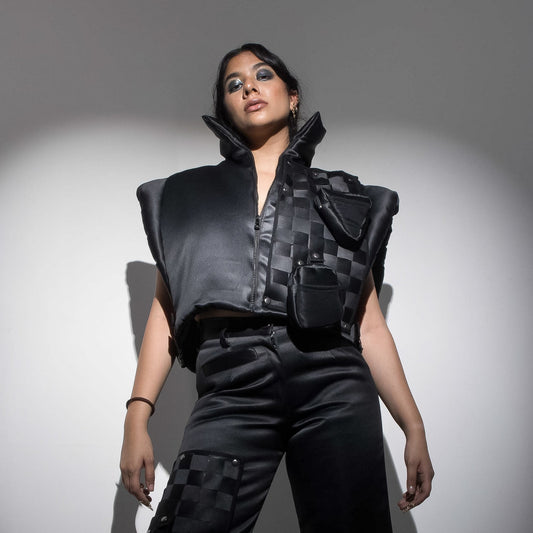 Weave Jacket: The model is wearing size S.