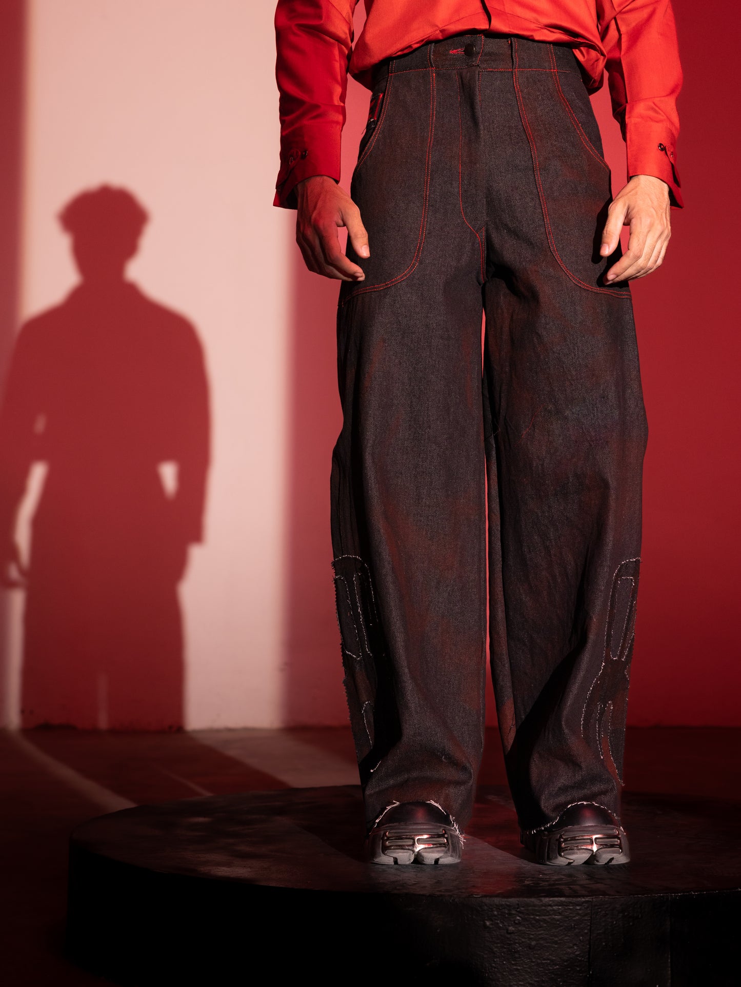 Pantalones vaqueros rojos