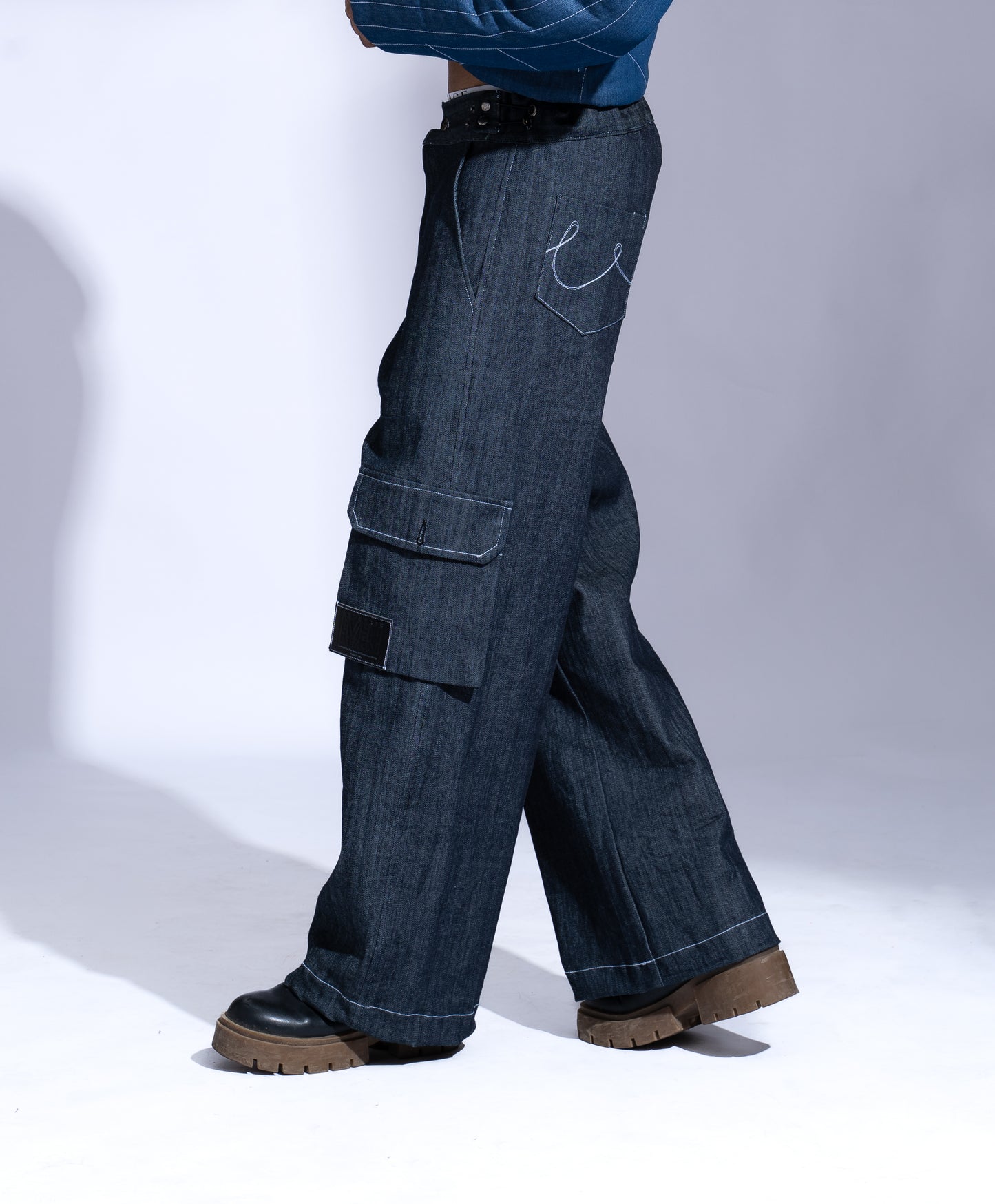 Elastic Jeans: The model is wearing Size 30M