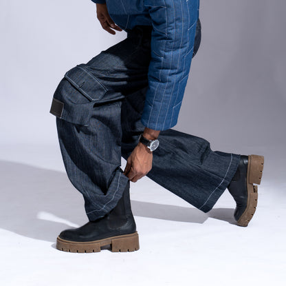 Elastic Jeans: The model is wearing Size 30M