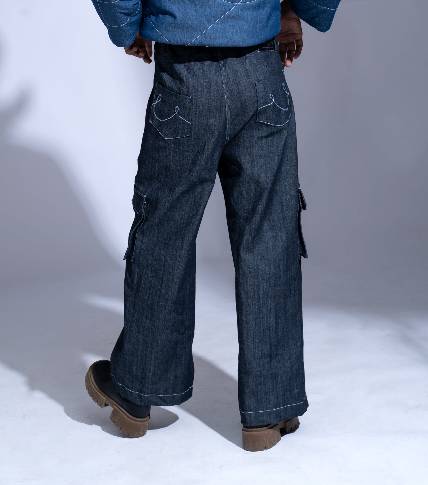 Elastic Jeans: The model is wearing Size 30M