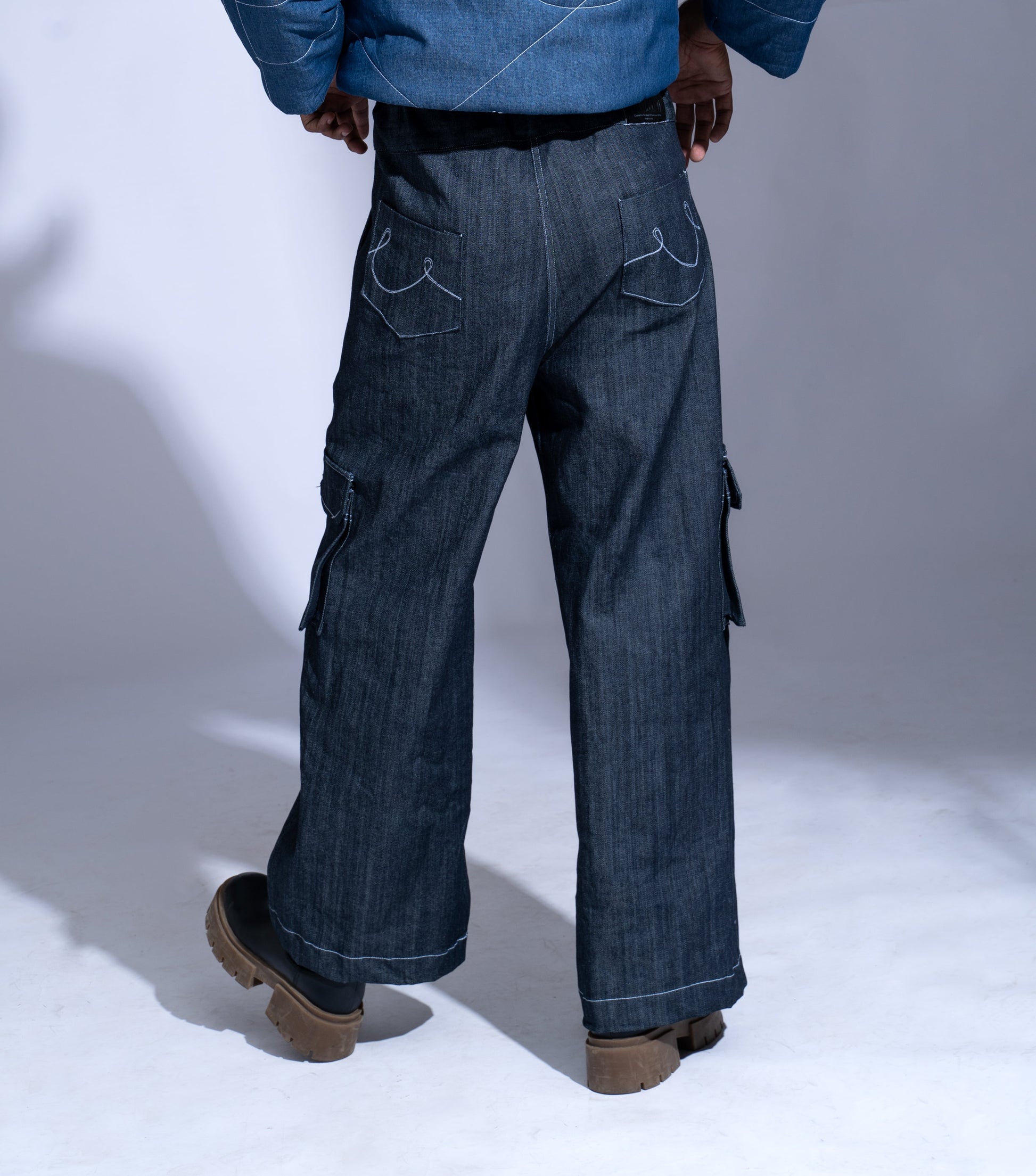 Elastic Jeans: The model is wearing Size 30M