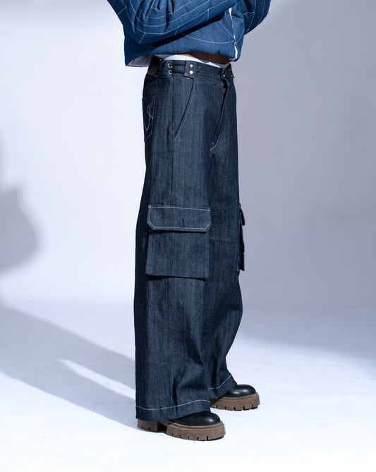 Elastic Jeans: The model is wearing Size 30M