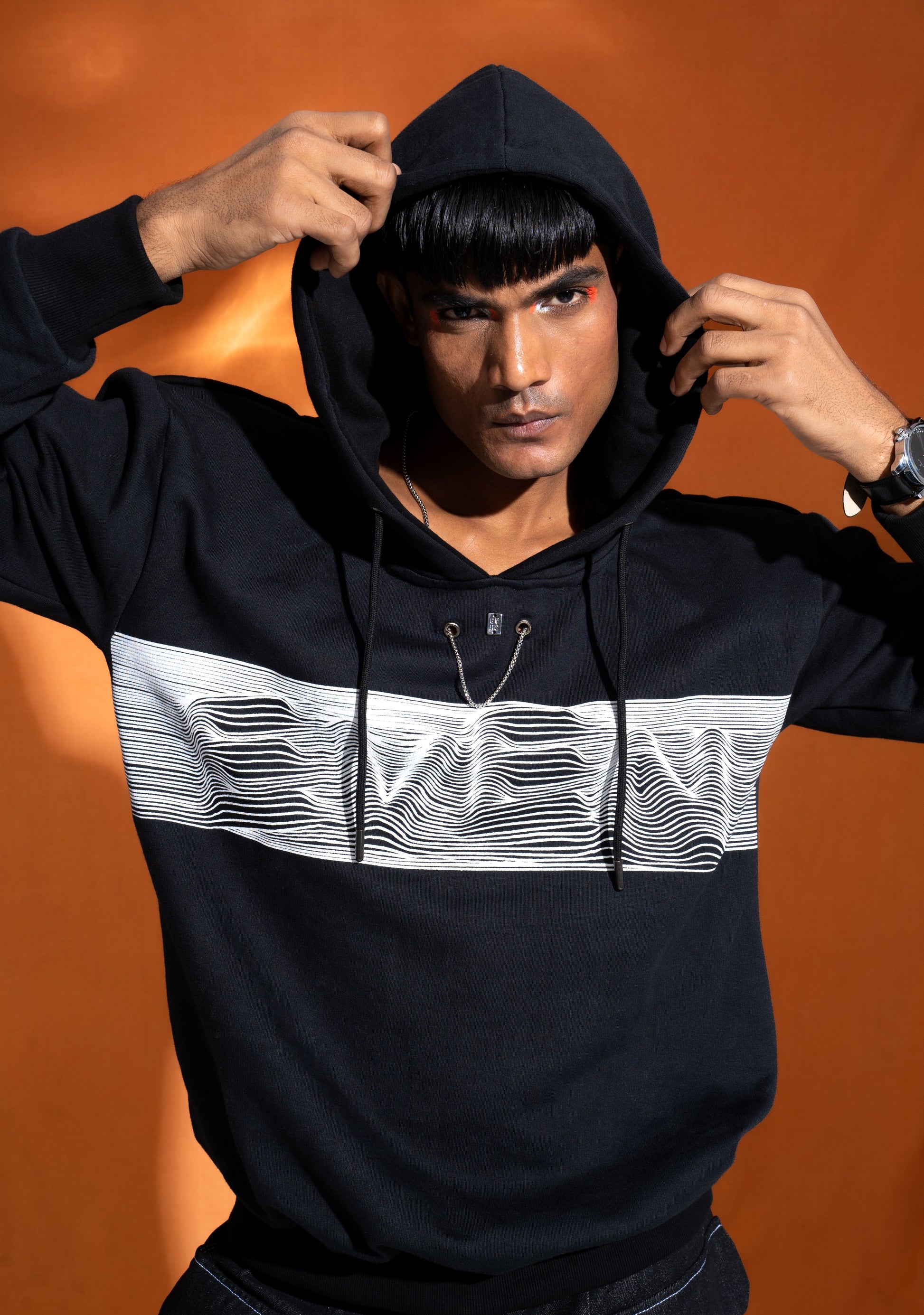 Even Hoodie: The model is wearing size M